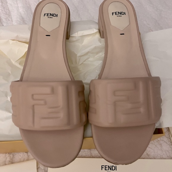 Fendi debossed-logo slide sandals- size- 39 sold out everywhere - Picture 10 of 14